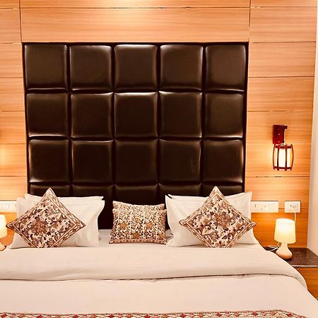 Hotel Classic Crown - #Scenic Mountain View #Open Terrace #Parking #Premium Rooms With Balcony #Guest Preferred #Best Selling Hotel In Mussoorie Εξωτερικό φωτογραφία