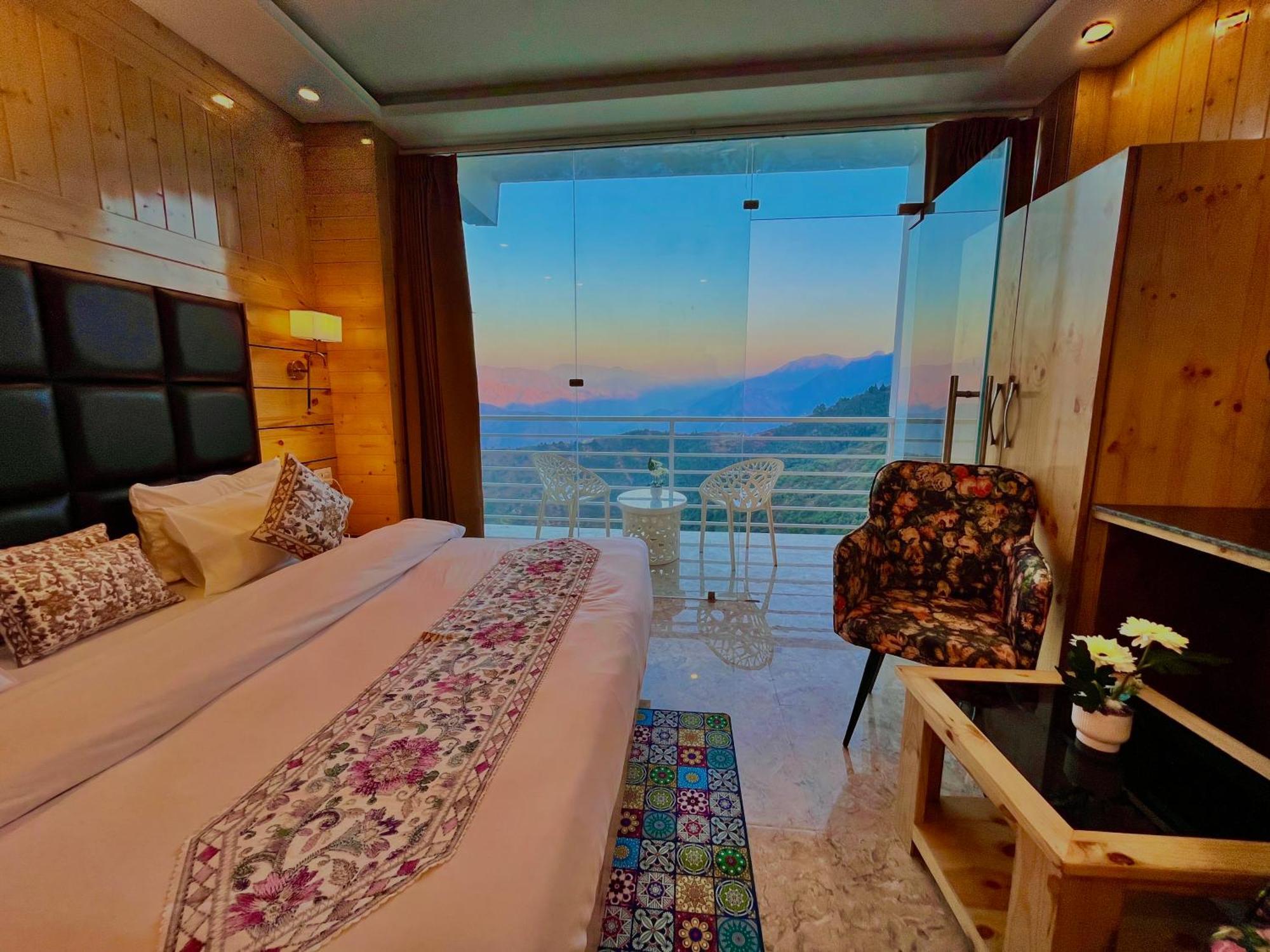 Hotel Classic Crown - #Scenic Mountain View #Open Terrace #Parking #Premium Rooms With Balcony #Guest Preferred #Best Selling Hotel In Mussoorie Εξωτερικό φωτογραφία