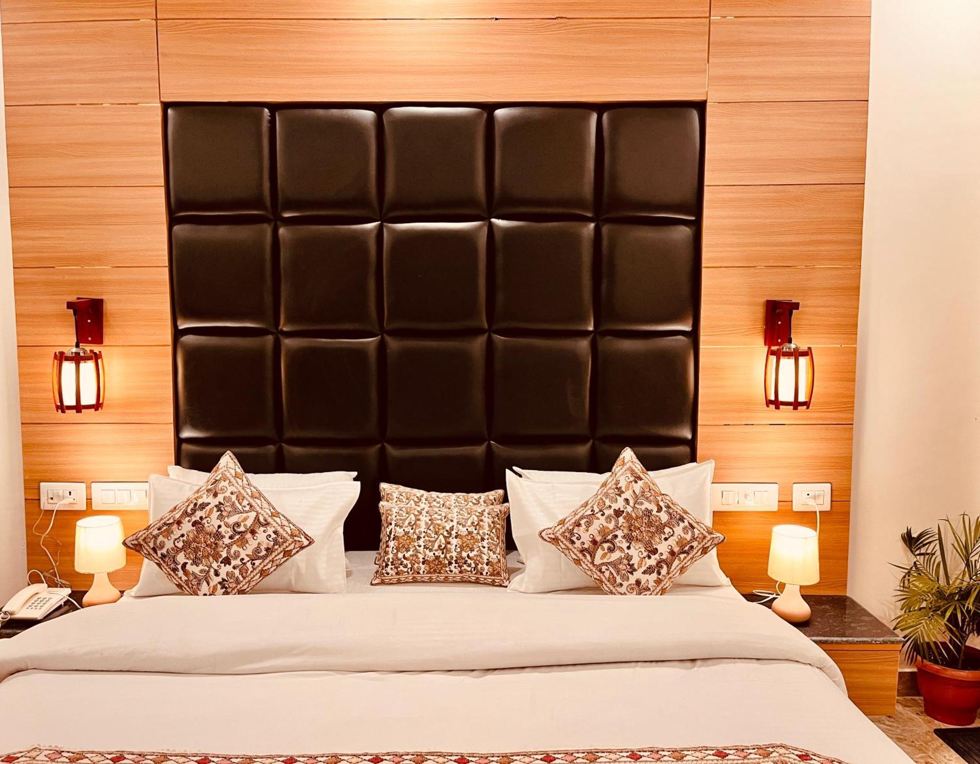 Hotel Classic Crown - #Scenic Mountain View #Open Terrace #Parking #Premium Rooms With Balcony #Guest Preferred #Best Selling Hotel In Mussoorie Εξωτερικό φωτογραφία