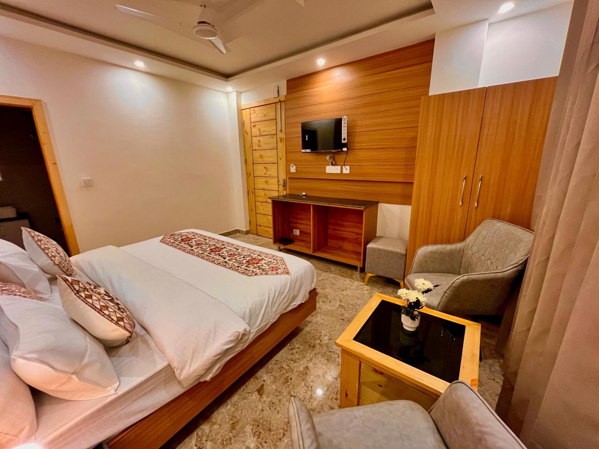 Hotel Classic Crown - #Scenic Mountain View #Open Terrace #Parking #Premium Rooms With Balcony #Guest Preferred #Best Selling Hotel In Mussoorie Εξωτερικό φωτογραφία