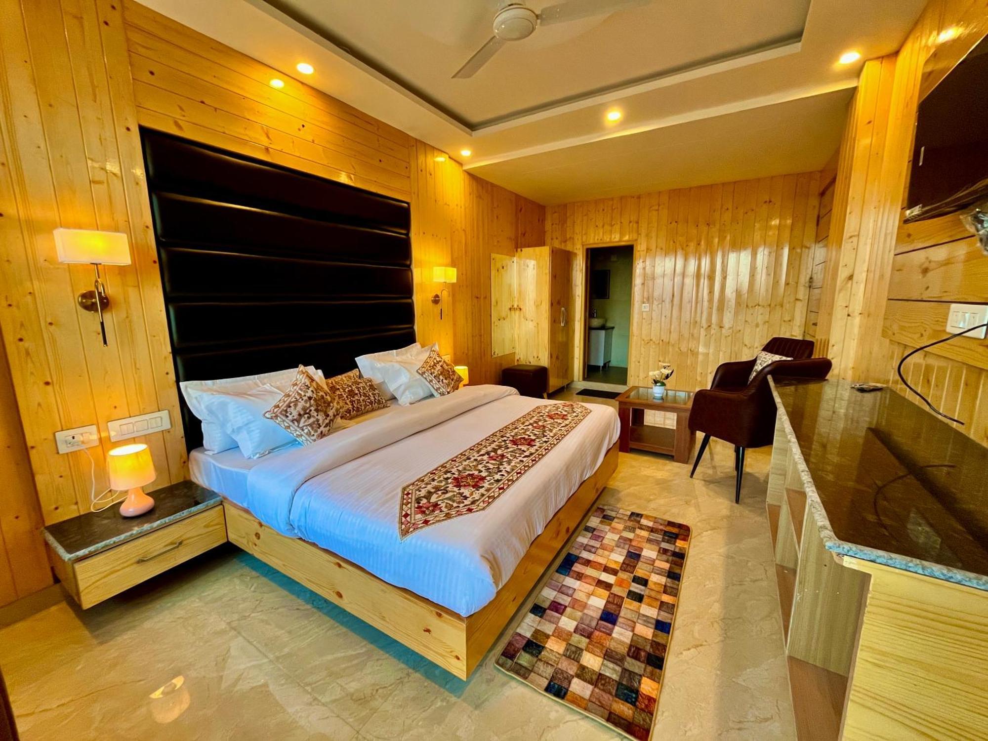 Hotel Classic Crown - #Scenic Mountain View #Open Terrace #Parking #Premium Rooms With Balcony #Guest Preferred #Best Selling Hotel In Mussoorie Εξωτερικό φωτογραφία
